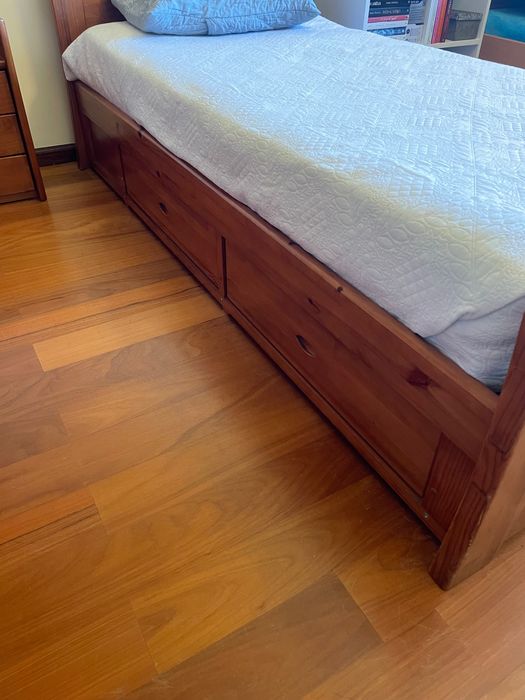 Quarto Solteiro (Cama/Mesa de Cabeceira/Escrivaninha/Camiseiro)