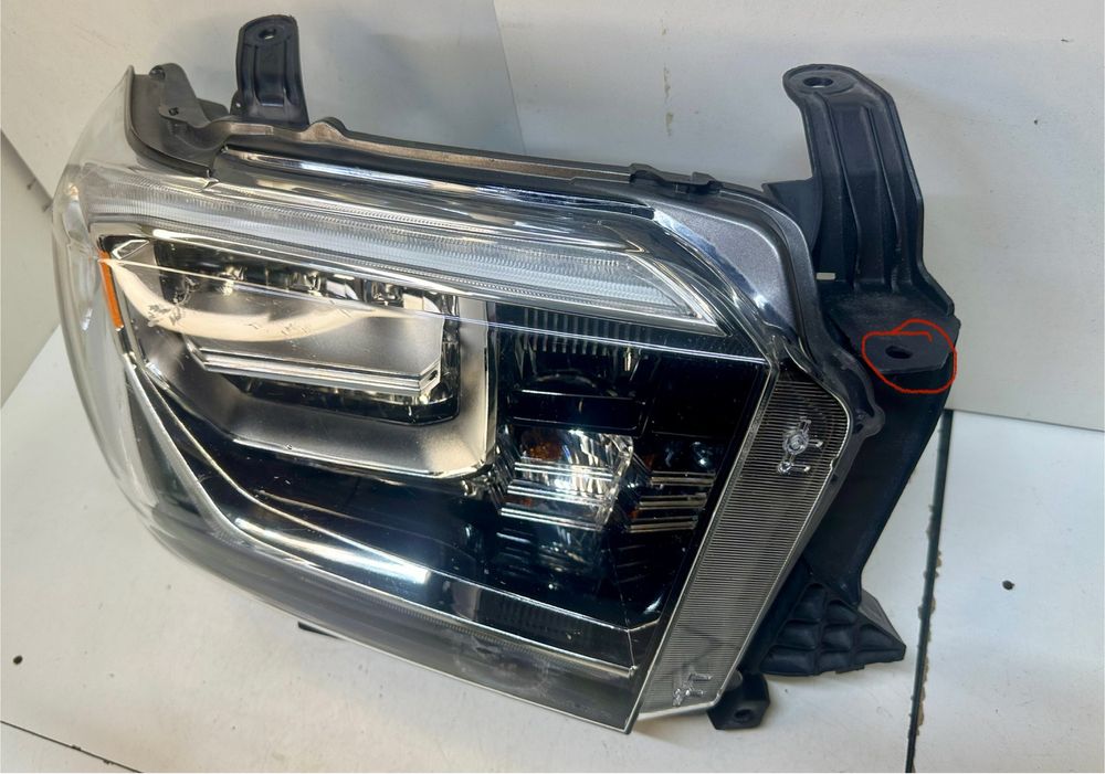 Фара правая Toyota Tundra full led usa 2017 2018 2019 2020 2021