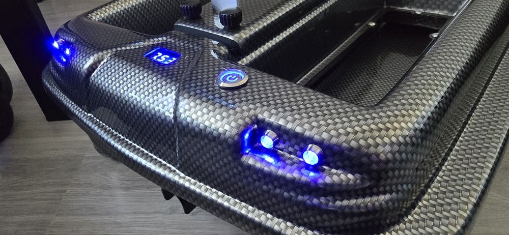 Łódka zanętowa Nowa Carp Madnes Phantom Carbon zasięg do 1km 4kg rt4