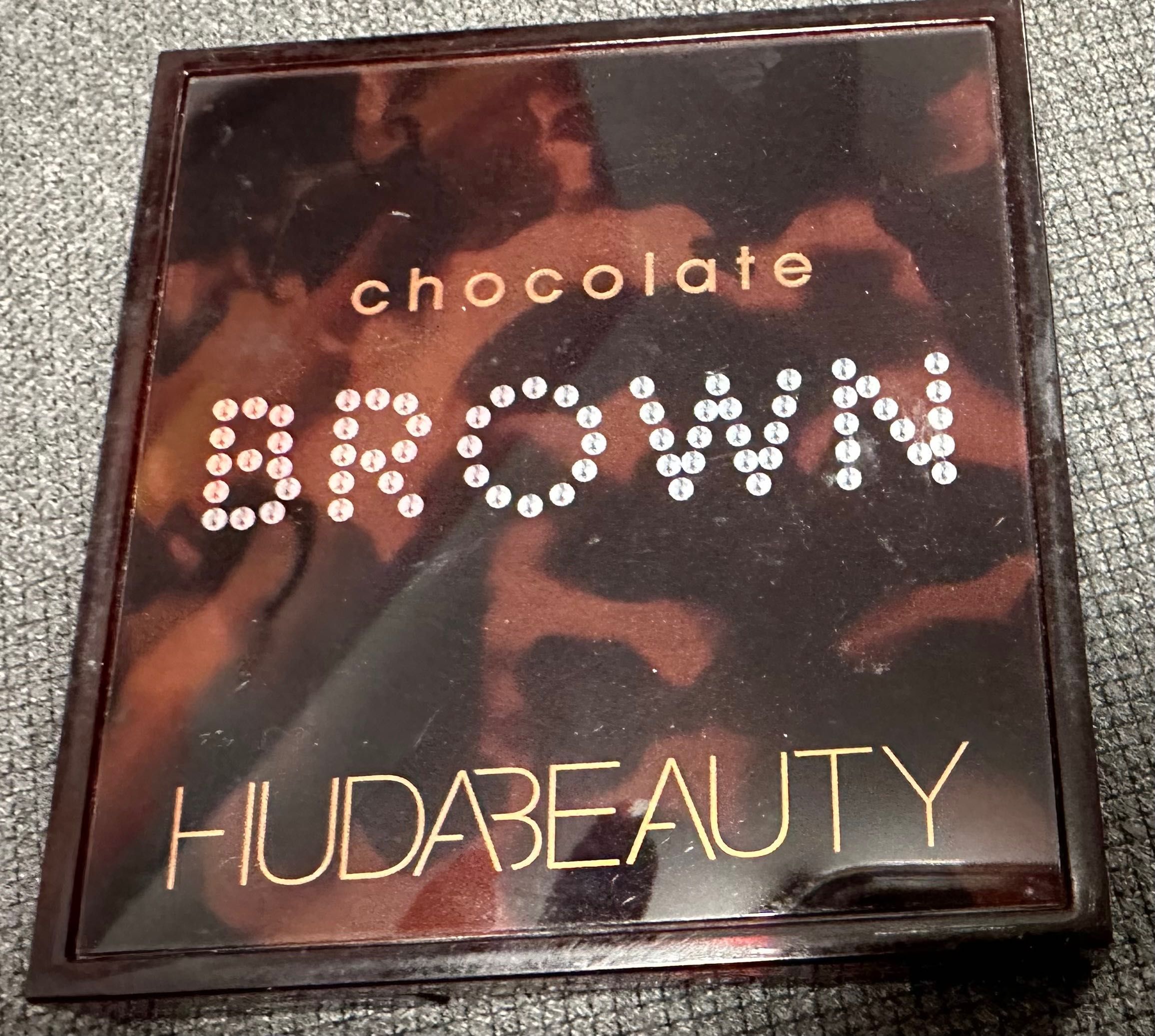 Huda Beauty Chocolate Brown paletka