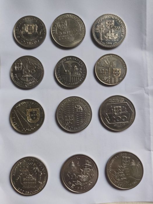 Moedas antigas e notas