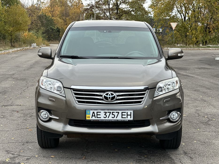 Продам Toyota RAV4 2011 год
