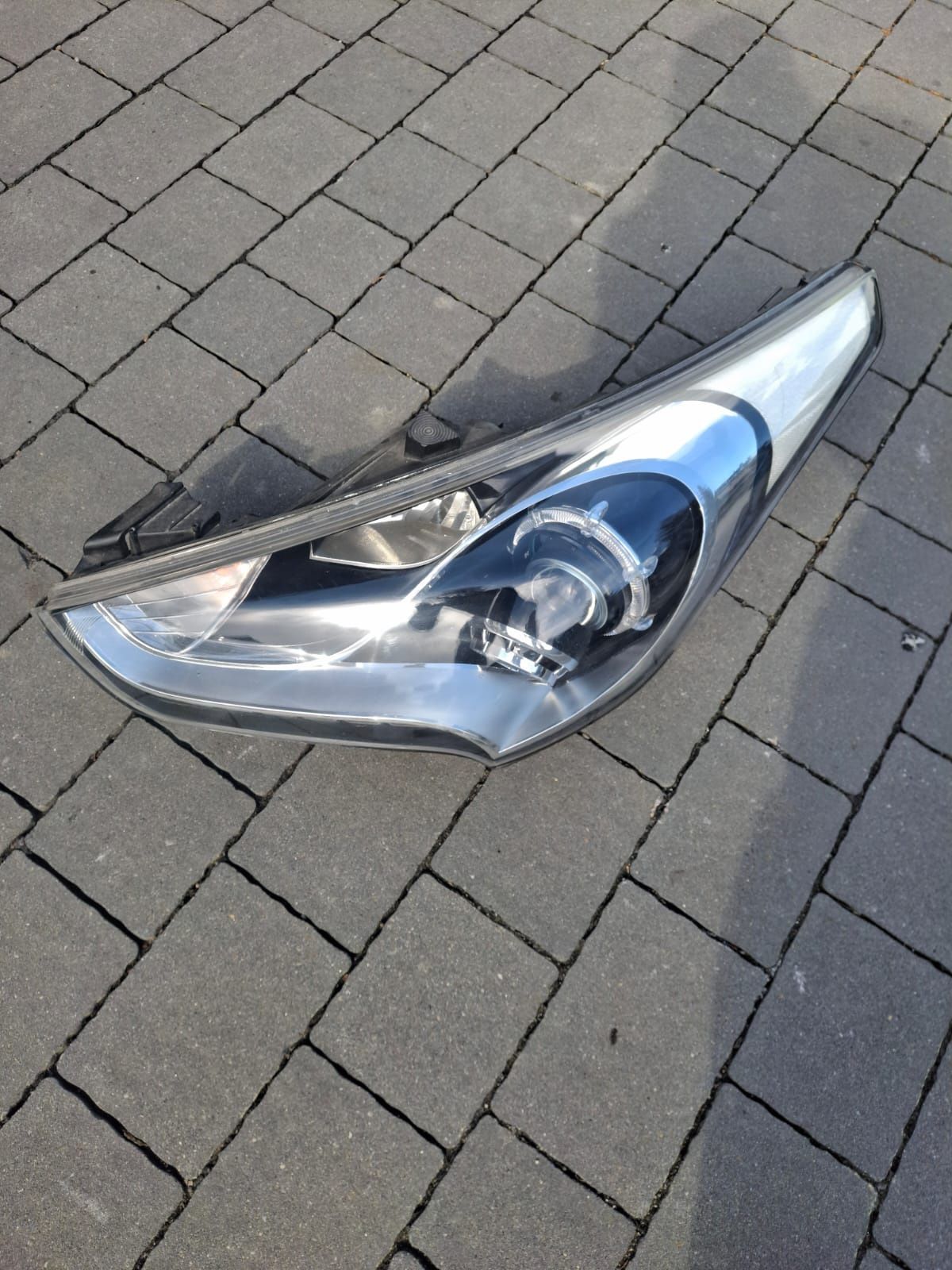 Hyundai Veloster Lampa/reflektor lewy przód