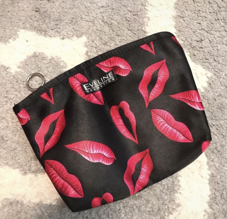 Kosmetyczka Eveline czarna usta NOWA