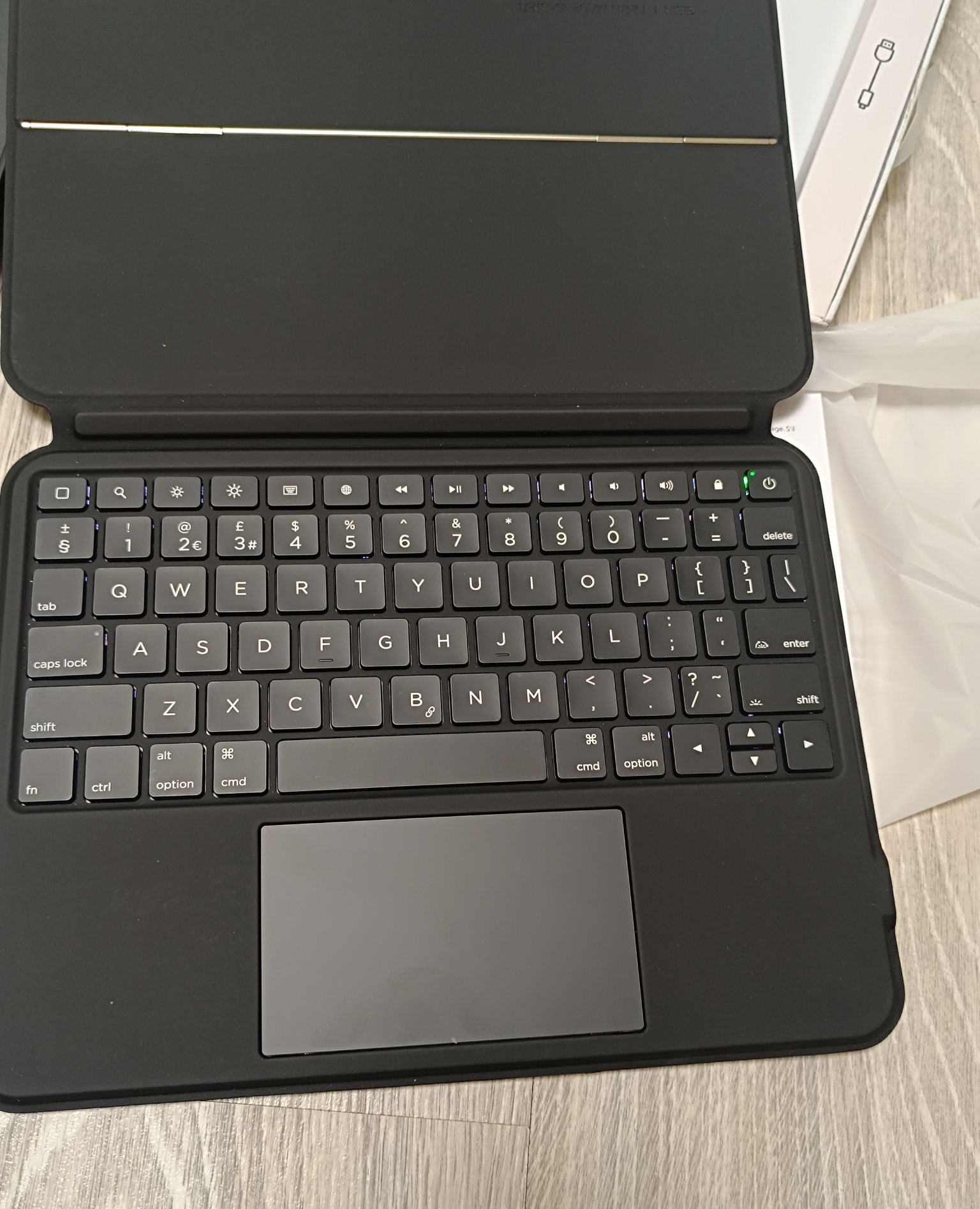 Чехол с клавиатурой для iPad Air 11 2024