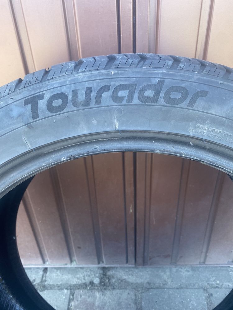 Tourador 245/45/19 1szt. All climate TF1