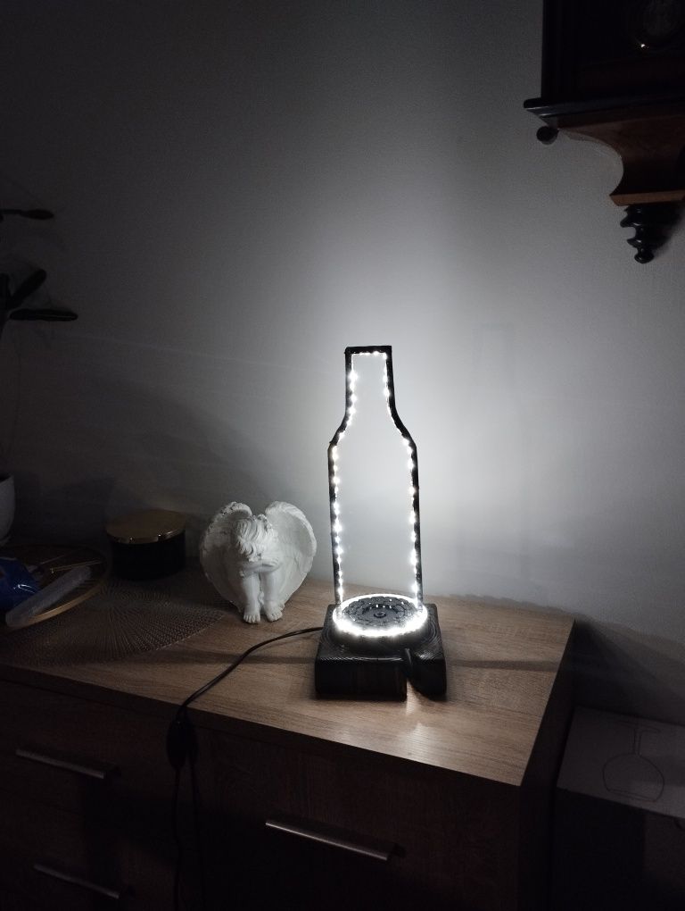 Lampa hand połączenie rozrządu i drewnem