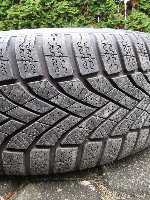 Koła, felgi, opony zimowe Ford 16 cali. Opony prawie nowe