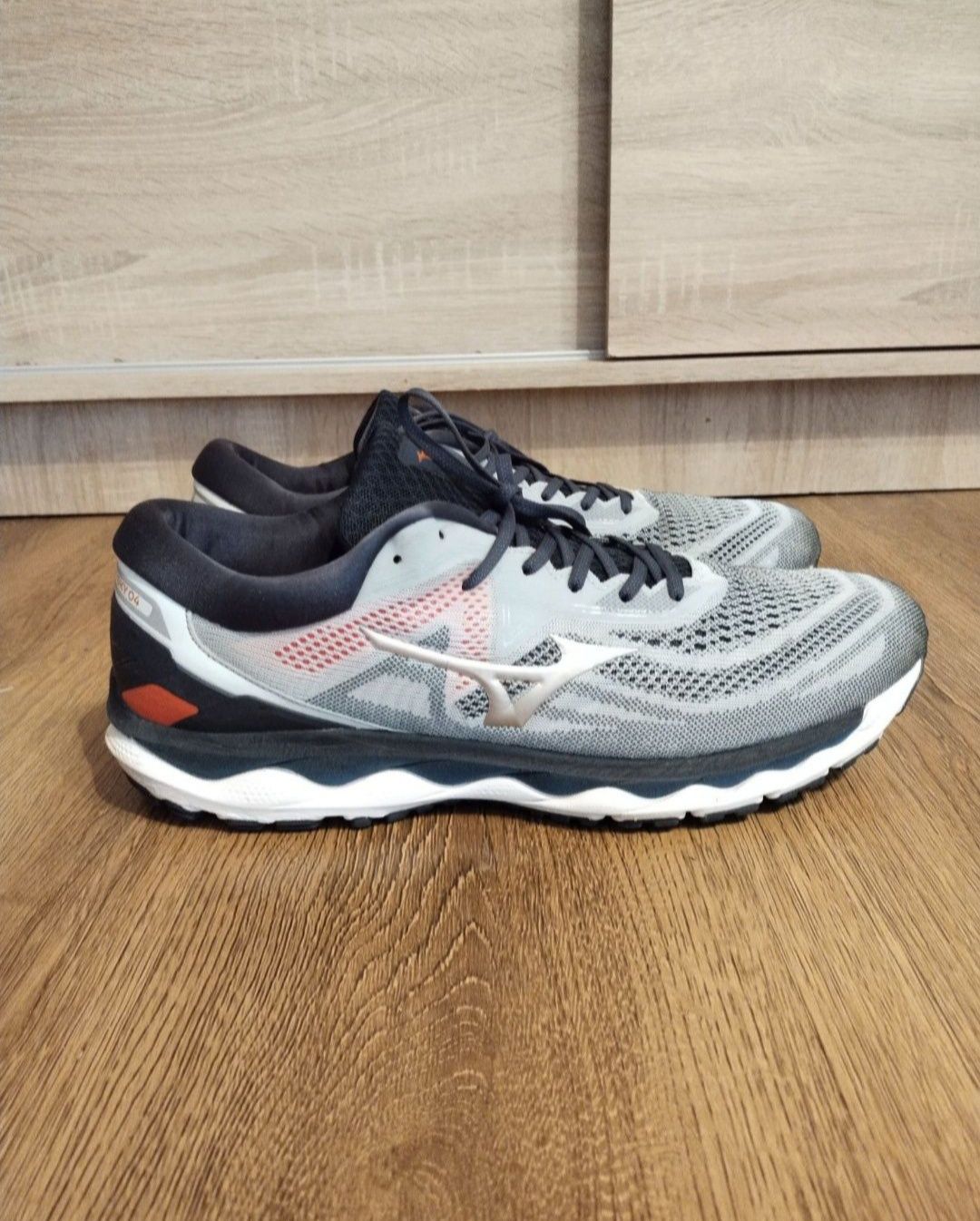 Кроссовки MIZUNO,р.47,стелька 32см.