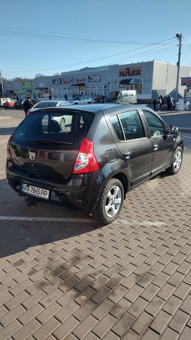 ДАЧІЯ Сандеро в гарному стані
