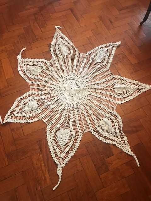 Toalha de mesa em renda formato de estrela