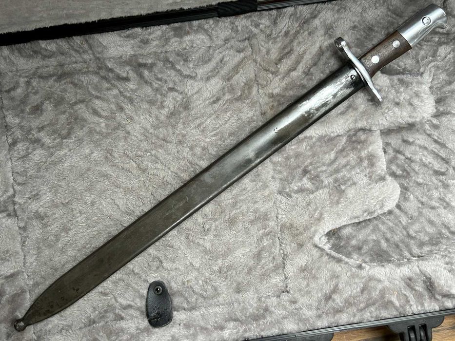 Szwajcarski bagnet z piłą M1914 H. Steimer AG w metalowej pochwie HS