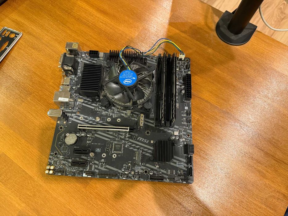 Zestaw Procesor intel i5 10400 płyta główna , pamięć ram 2x8gb 3200MHz