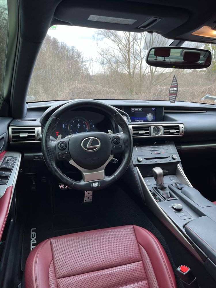 Lexus IS200t 2016