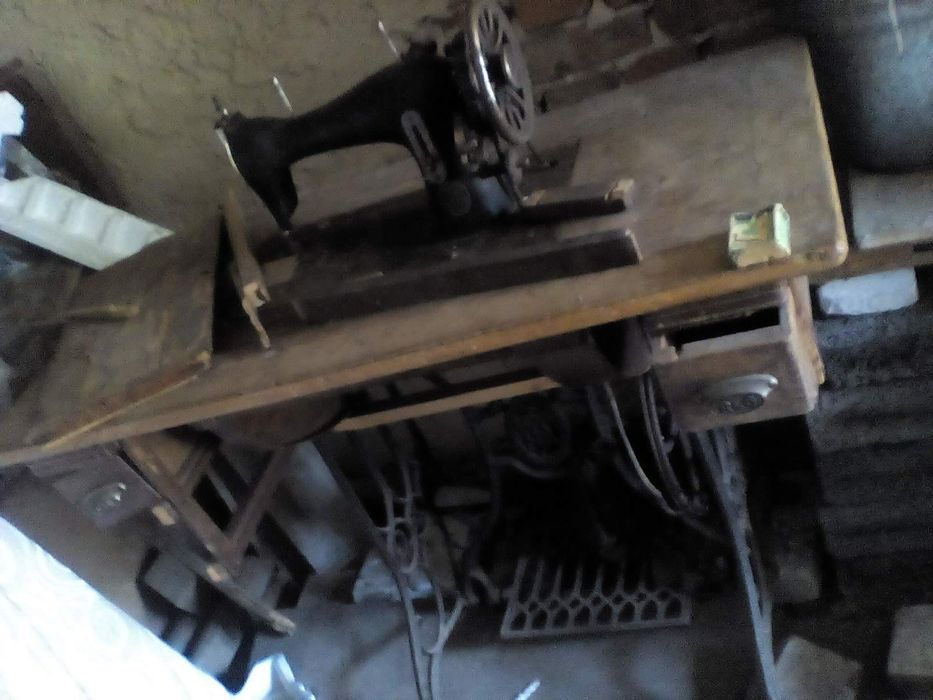 Швейна машинка ретро R&G