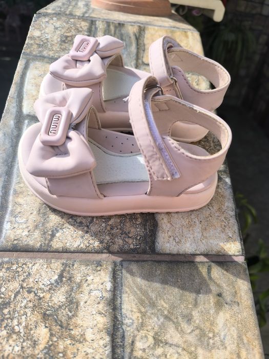 Босоніжки на маленькі ніжки, 24 розмір.