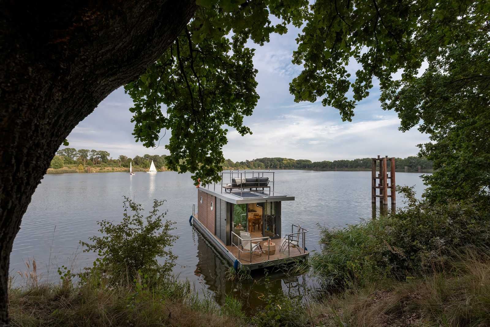 Najem domek na wodzie LEMURIA Houseboat - pływający dom bez patentu