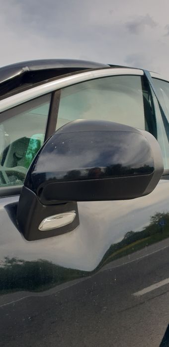 Скло дверей бокове заднє переднє peugeot 3008 2009-2015 стекло двери