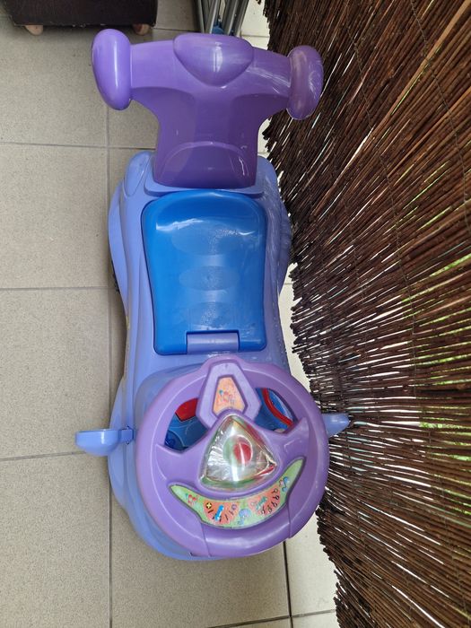 Jeździk samochodzik