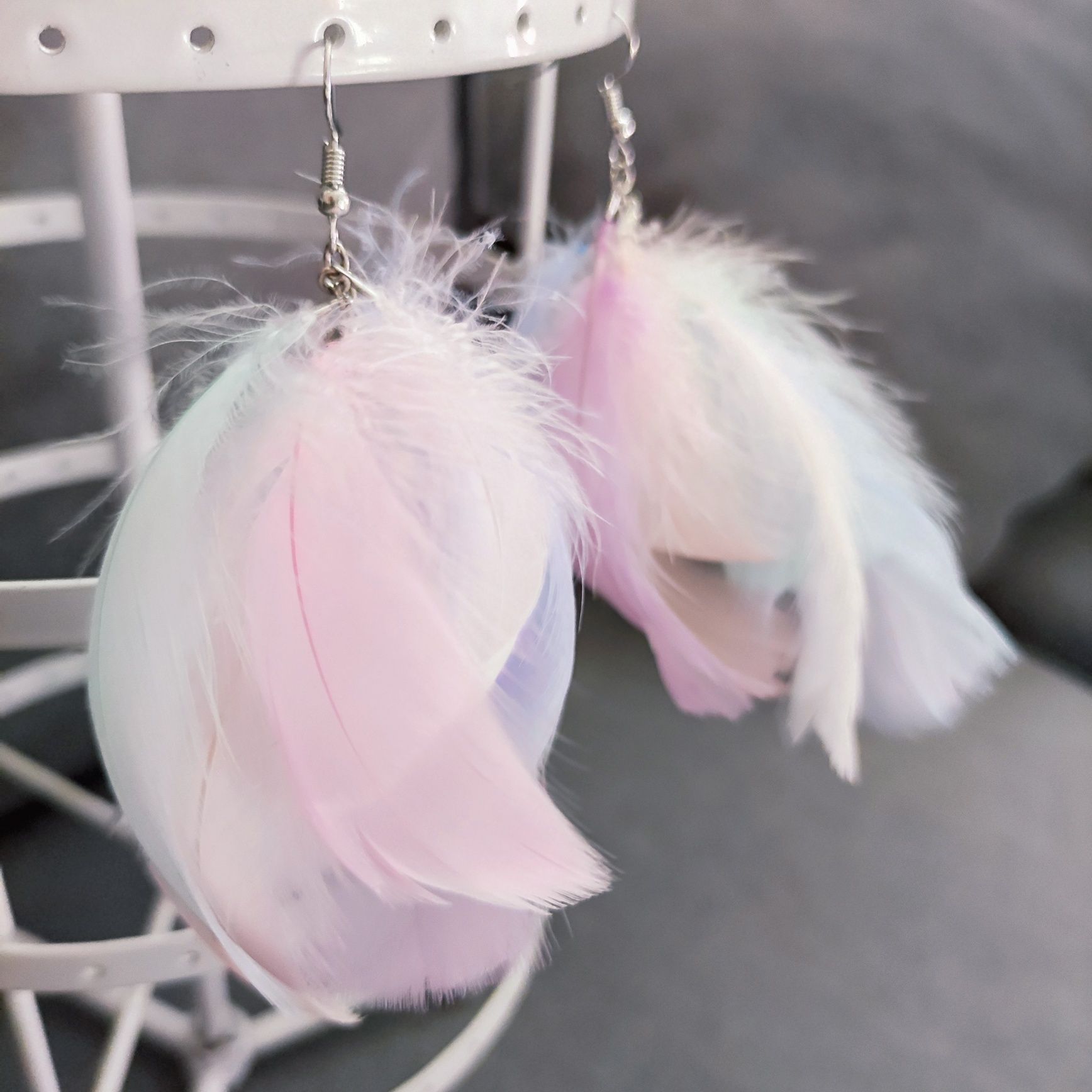 Kolczyki z piór z piórami feathers earrings pastelowe lekkie