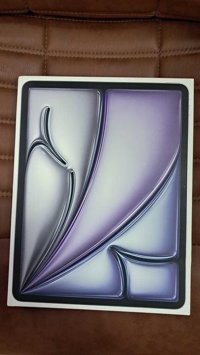 iPhone 16 pro max, black titanium, 256 GB, и iPad Air 13- inch (M3