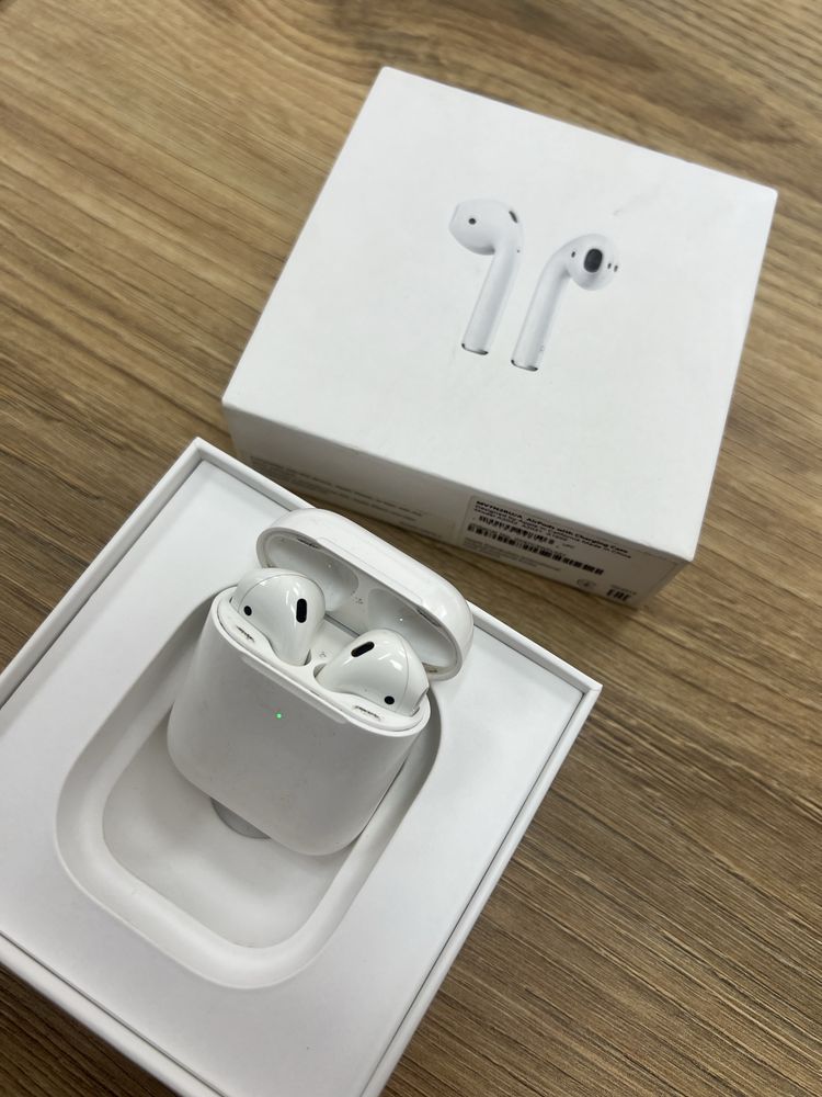 AirPods 2 з безпровідною зарядкою