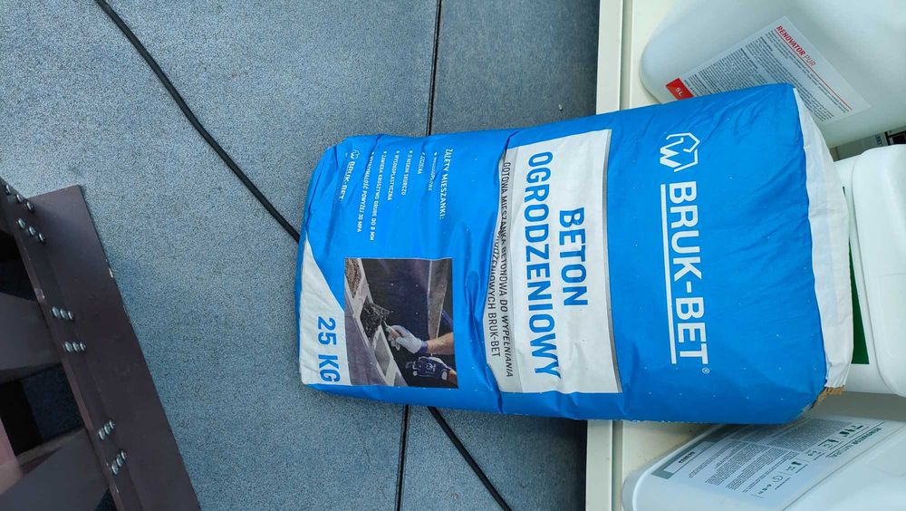 Beton w worku do ogrodzeń ogrodzenie pustaki brukbet bloczki bruk bet