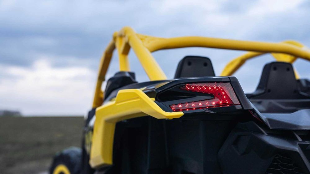 Duże dwuosobowe auto na akumulator CAN-AM MAVERICK 4x200W 24V pilot