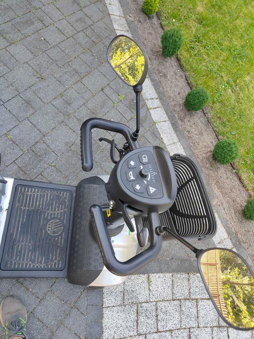 Wózek inwalidzki Eris skuter pojazd elektryczny