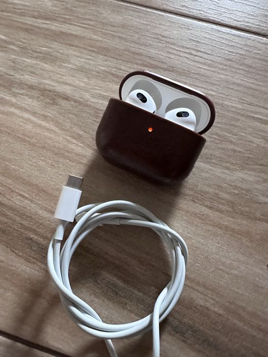 Air Pods 3 geracao com caixa protetora em pele genuina