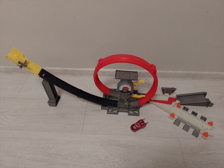 Tor samochodowy ( aut resoraków ) Superpętla Rocket Racing Mattel