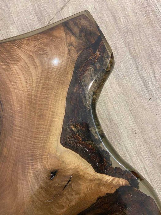 Кавовий стіл з горіху