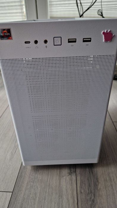 Komputer PC do gier (Ryzen 5 5600x, RX7600, 32Gb Ram, SSD 512Gb)