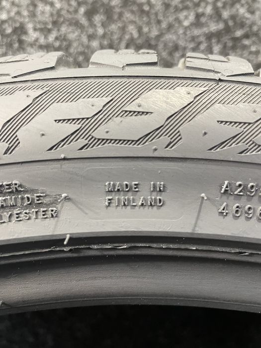 Продам Б/У шини Nokian 245/40R19 Hakkapeliitta 9