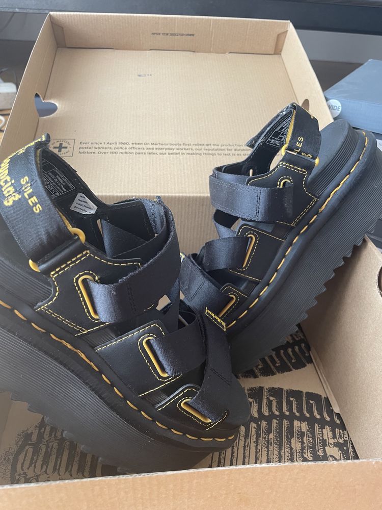 Sandália kimber dr martens