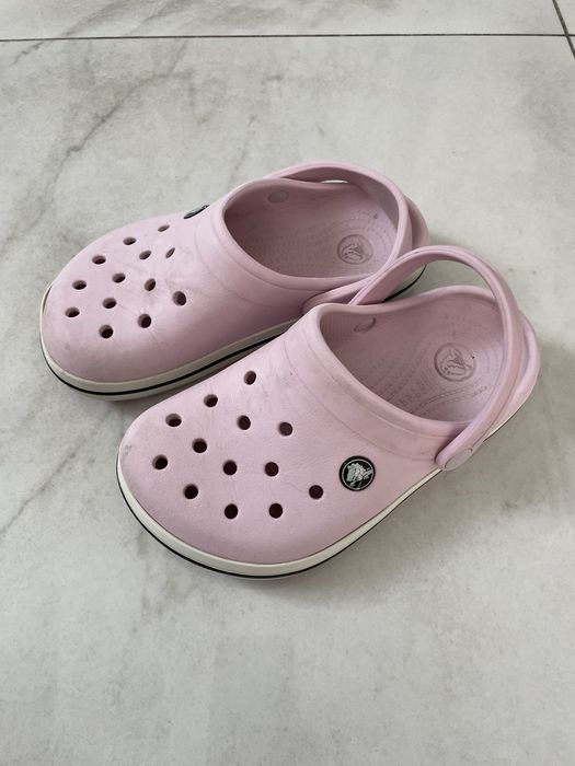 Klapki Crocs pudrowy róż dla dziewczynki