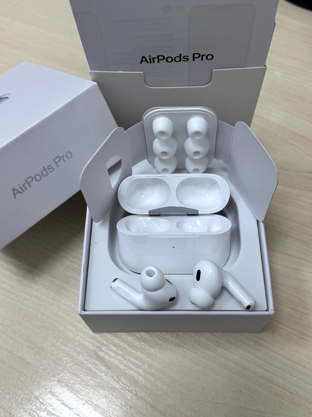 Навушники Apple AirPods Pro 2