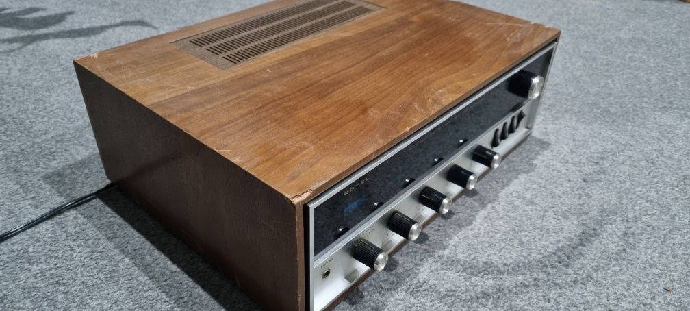 Amplituner ROTEL fax550