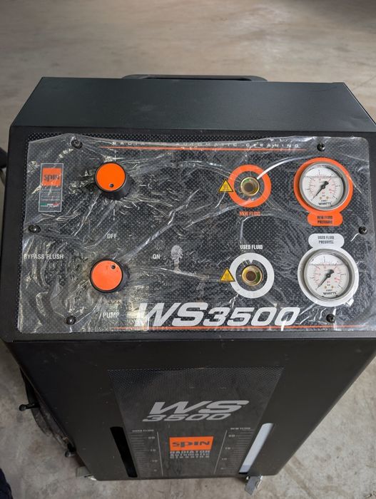 Установка для промивки радіаторів і заміни охолоджувальної рідини.