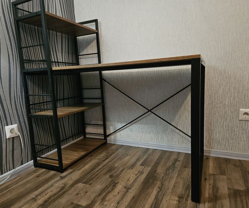 Письмовий стіл LOFT з полицями — стан нового!
