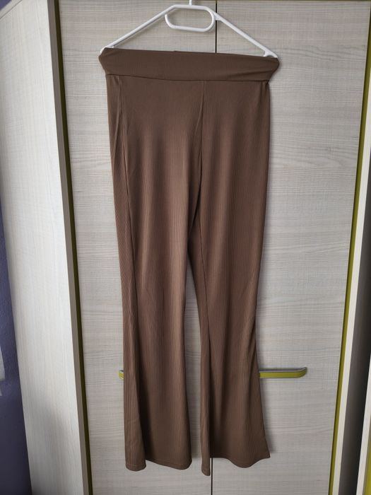 Spodnie materiałowe prążkowane dzwony