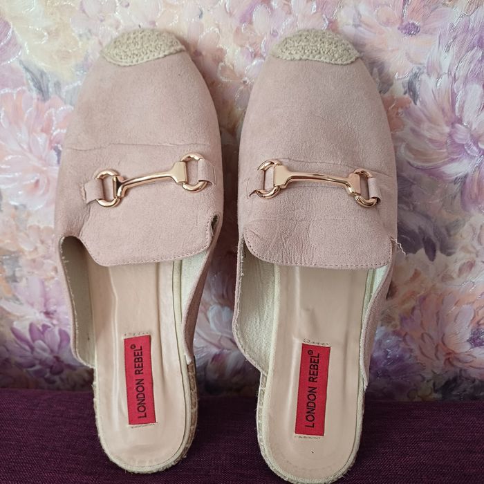 Шкіряні шльопанці