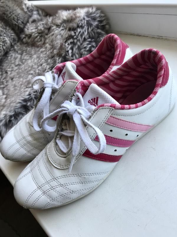 Кроссовки Adidas US7,5 р38 стелечка 25см. Кожа. Подойдут на 38-38,5.