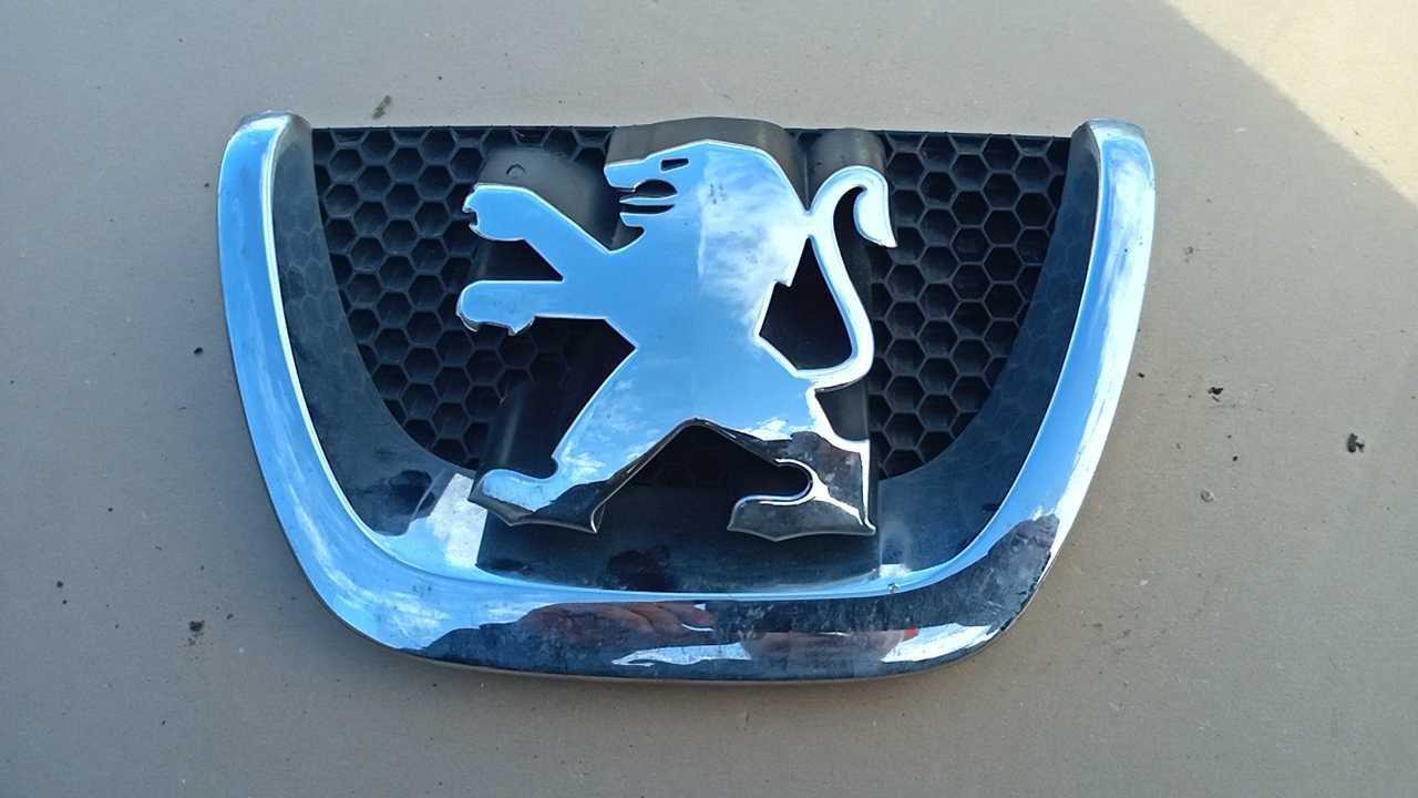 Emblemat zderzaka Peugeot 5008