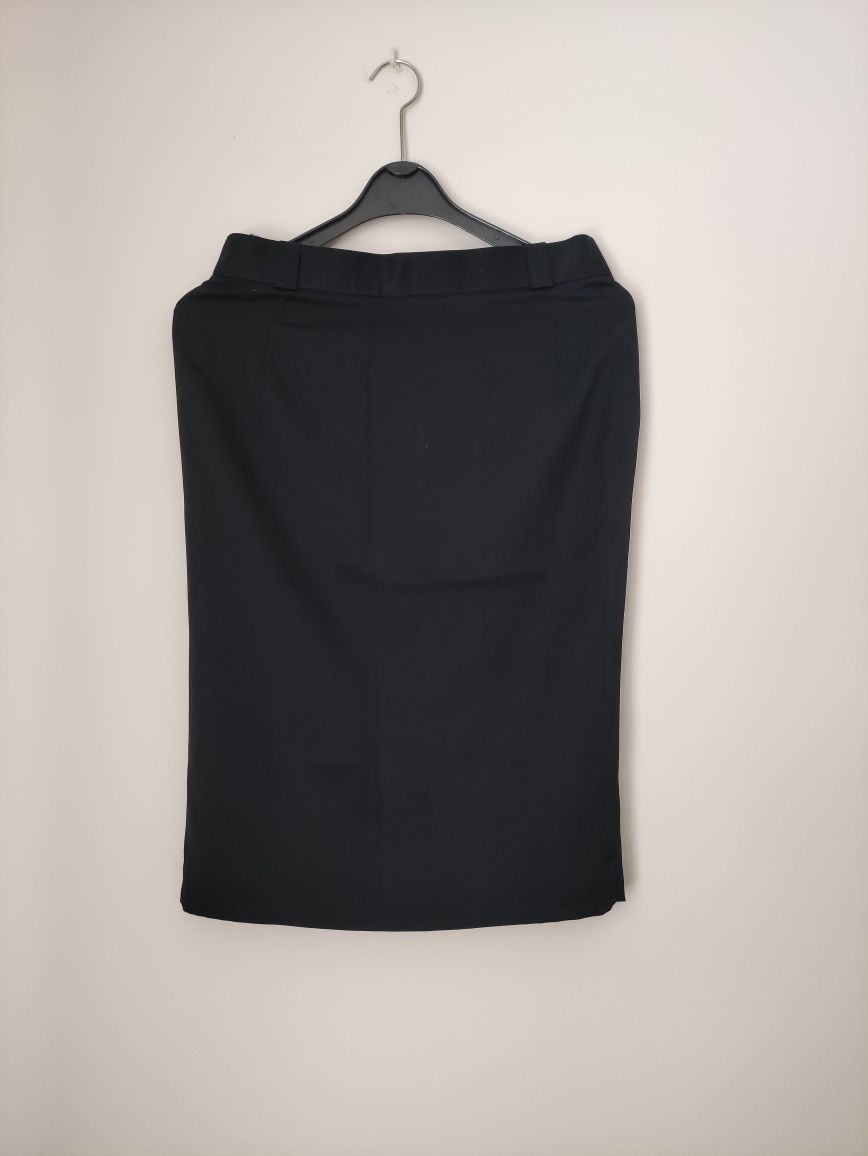 Klasyczna czarna prosta spódnica damska basic 42