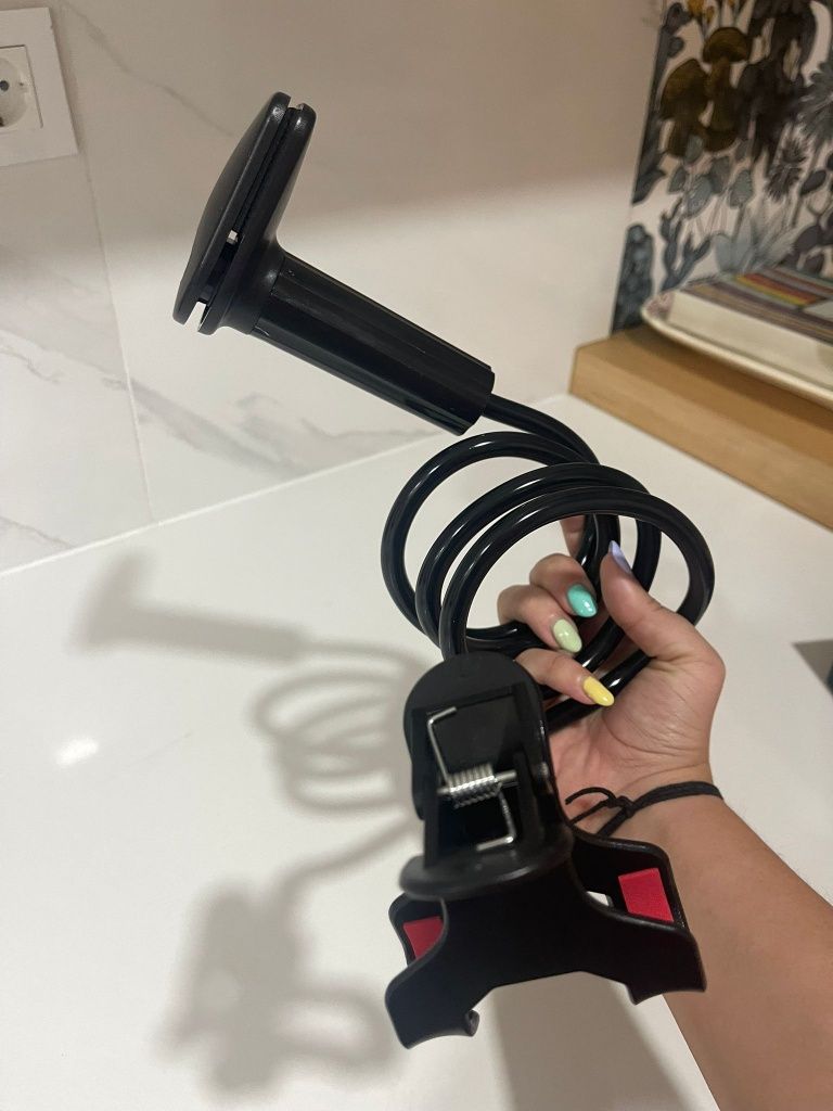 Suporte tipo gancho para telemóveis