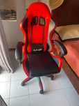 Cadeira gamer semi nova.