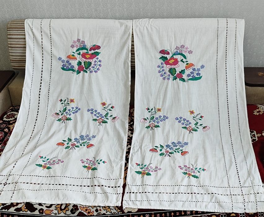 Вишиті старовинні фіранки, шторки.