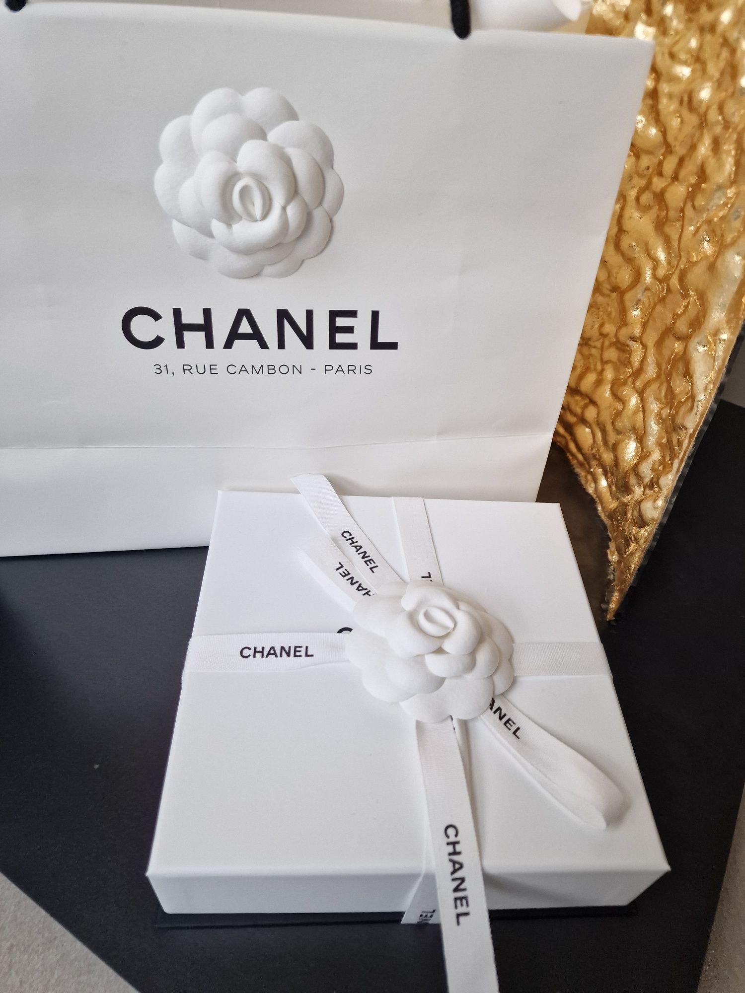 Bestsellerowy naszyjnik CHANEL.