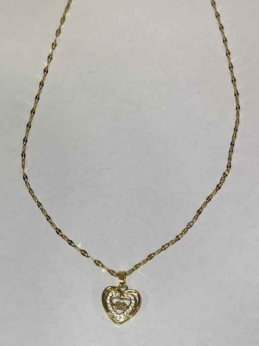 Colar em aço inoxidável com coração brilhante